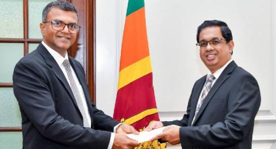 நிதியமைச்சின் செயலாளராக ஹர்ஷன சூரியப்பெரும நியமனம்